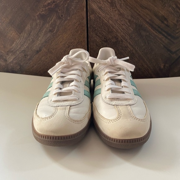 Adidas Women’s Sambas - Picture 2 of 4